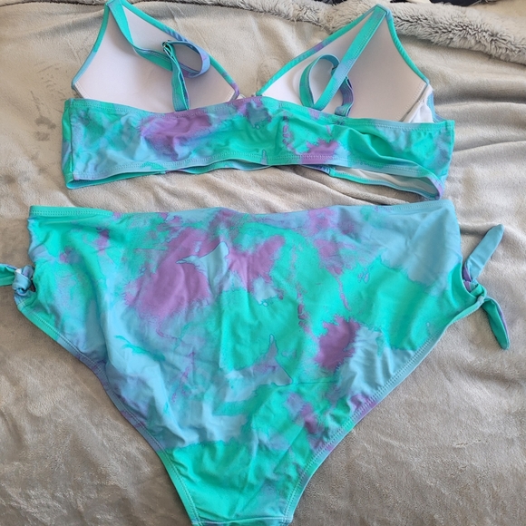 2 piece plus size bathing suit from Meet Curve - Picture 2 of 3